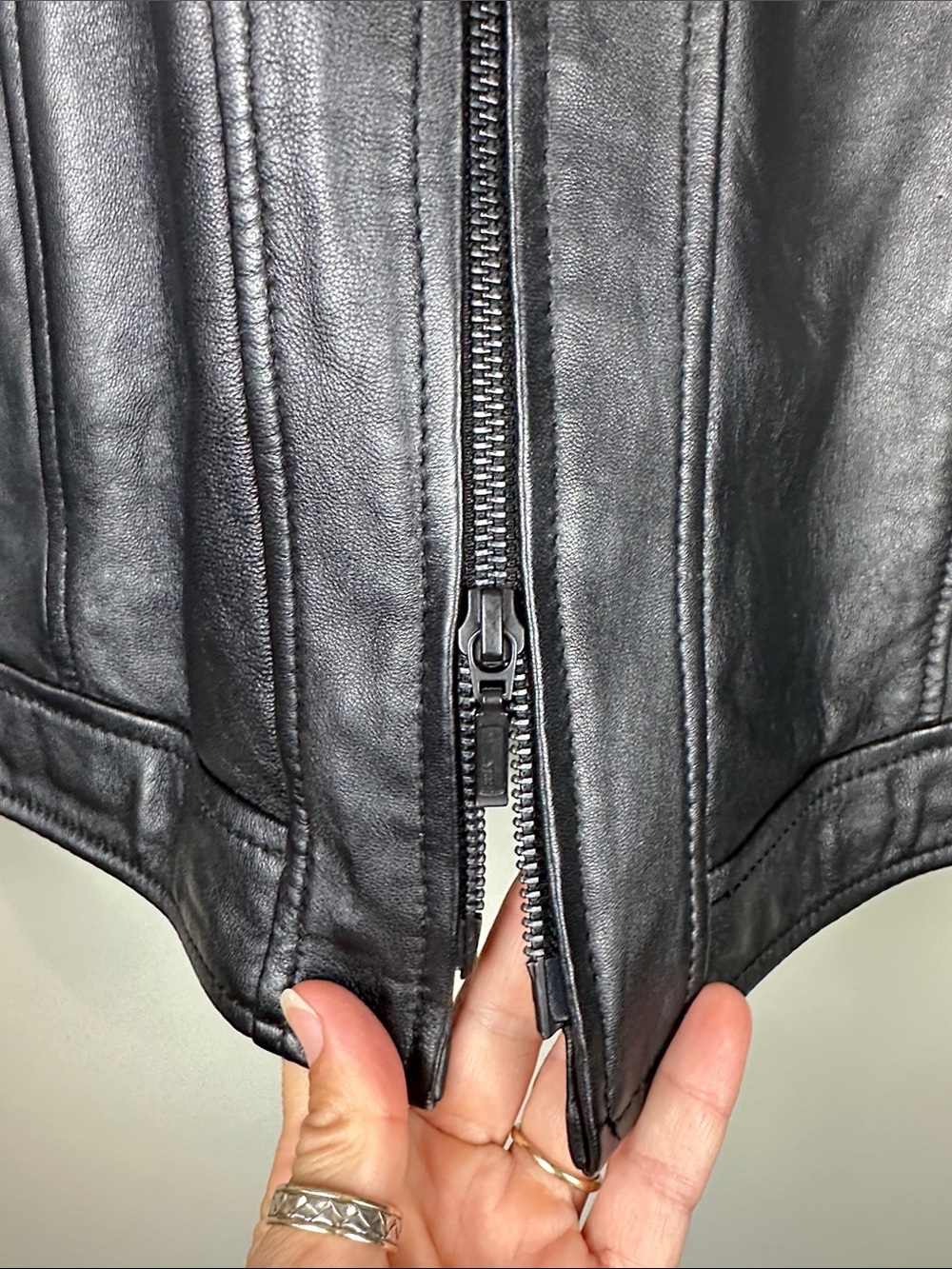 Danier Leather hooded insulated jacket coat faux fur fall spring zip up women’s - Picture 11 of 15